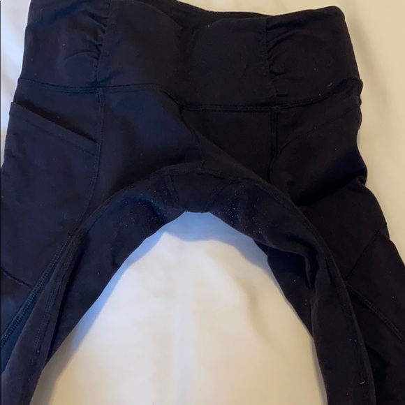 Lululemon black crops with pockets - Picture 4 of 6